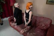 1040 Amber and Roxie in Barefoot sofa Tie