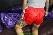 Watch Maly enjoying her shiny nylon Shorts 