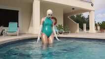 Asianrubberdoll in pool