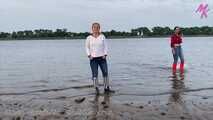 Walk in #rubberboots How the #wellies fine splash in the mud