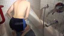 watch Sonja taking a bath enjoying her nylon Shorts