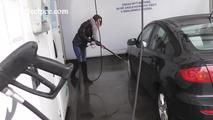 119008 Donna-Jo Pees In The Car Wash