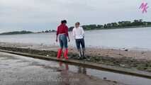 Walk in #rubberboots How the #wellies fine splash in the mud