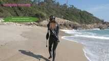 Xiaomeng Latex Breathplay at the Beach