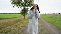 Miss Amira in Lepper Nylon Regenzeug und transparentem Regenanzug mit Ilse Jacobsen Mantel