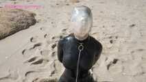 Xiaomeng Latex Breathplay at the Beach