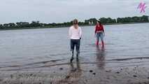 Walk in #rubberboots How the #wellies fine splash in the mud