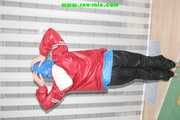 Get 1100+ pictures of Jill in shiny nylon rainwear taken 2005-2008 in one package!