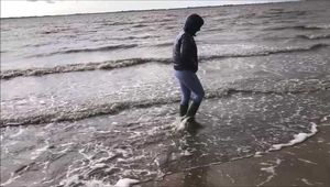 Rubber boot mistress at the North Sea beach for my welliefans