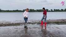 Walk in #rubberboots How the #wellies fine splash in the mud