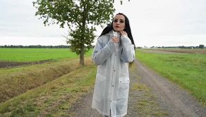 Miss Amira in Lepper Nylon Regenzeug und tranparentem Regenanzug mit Ilse Jacobsen Mantel
