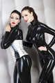 Tight lacing Latex Girlz