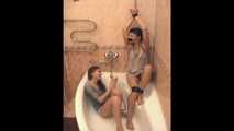 Ole Lykoile & Rozanka - Feuchter Bondage-Spaß in der Dusche (video)