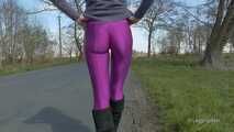 Purple leggings in April for butt lovers