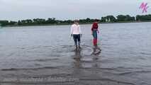 Walk in #rubberboots How the #wellies fine splash in the mud