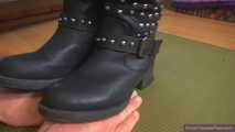 Daliah's boots vs hands