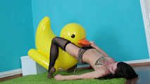 108 Jasmin and her rubber duck part 2