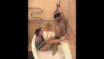 Ole Lykoile & Rozanka - Feuchter Bondage-Spaß in der Dusche (video)