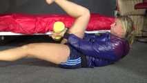 Watching sexy Pia wearing a sexy oldschool blue shiny nylon shorts and a rain jacket during her workout (Video)