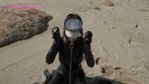 Xiaomeng Latex Breathplay at the Beach