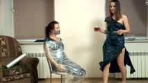 [From archive] Olivia & Niki - Trash bag fashion leads to wrapped on the chairs (video)