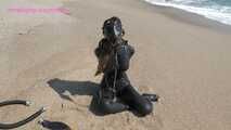 Xiaomeng Latex Breathplay at the Beach