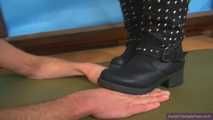 Daliah's boots vs hands