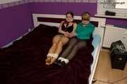 Leonie und Walentina - Gefesselt im Bett