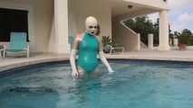 Asianrubberdoll in pool