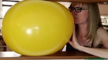 Balloon under pressure (scared Marie)
