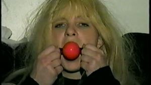 SEXY BOMBSHELL TRACY BALL-GAGS HERSELF, IS MOUTH STUFFED & HANDGAGED (D38-10)