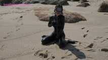 Xiaomeng Latex Breathplay at the Beach