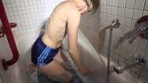 watch Sonja taking a bath enjoying her nylon Shorts