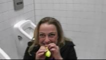 Lady Pia in the men´s room