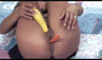 Video - Milf Leeana Has Fun Fucking Her Vegetables