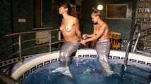 Dana & Jenya - zwei Meerjungfrauen im Pool (video 2)
