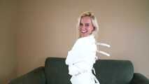 1136 Sandy in Straitjacket